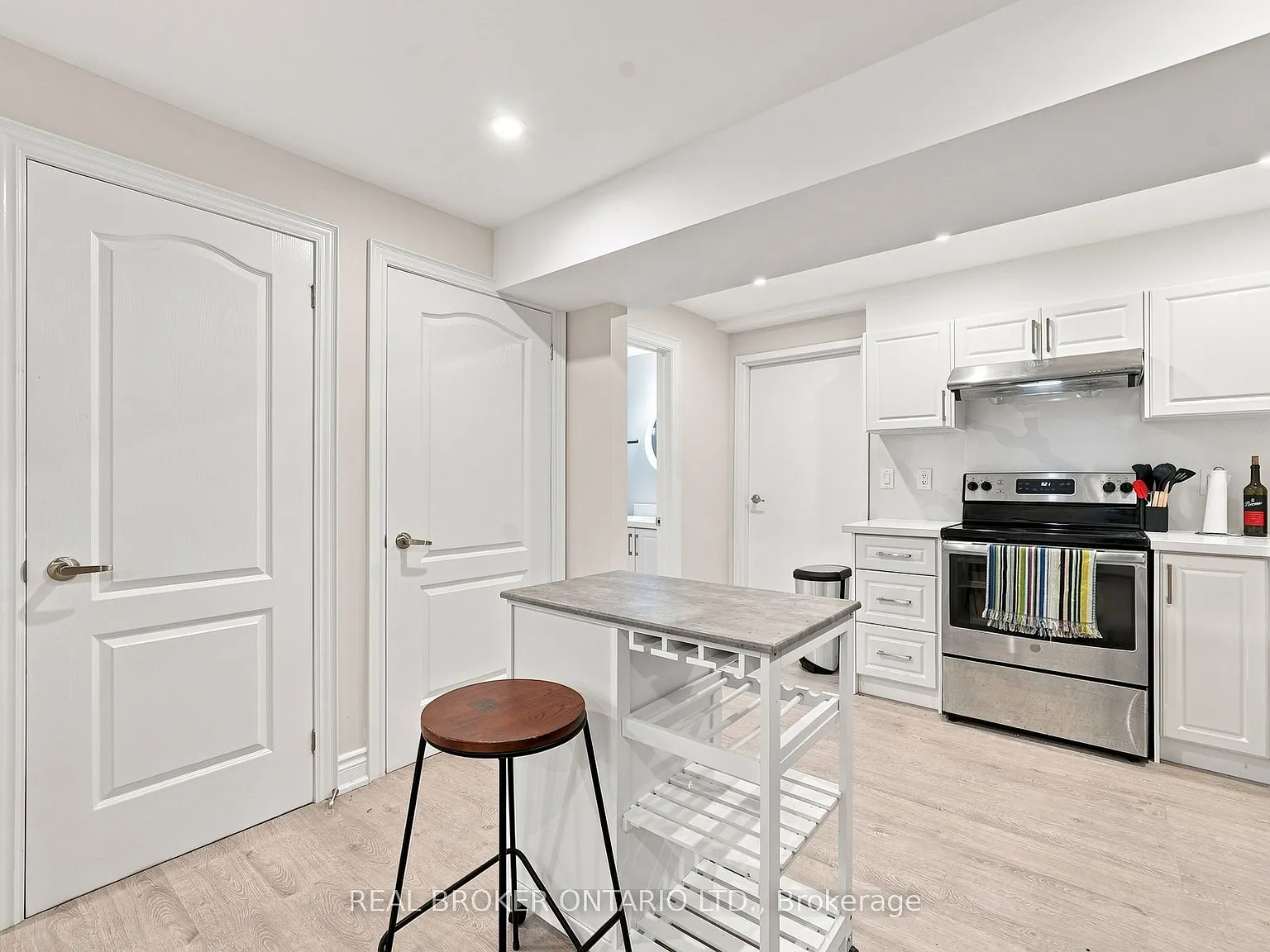 2 bed, $1,950 — Photo 3