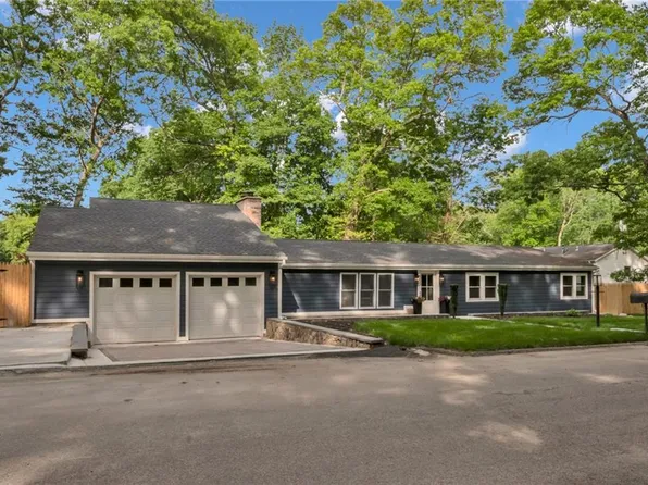 115 Hill Top Dr, Johnston, RI 02919