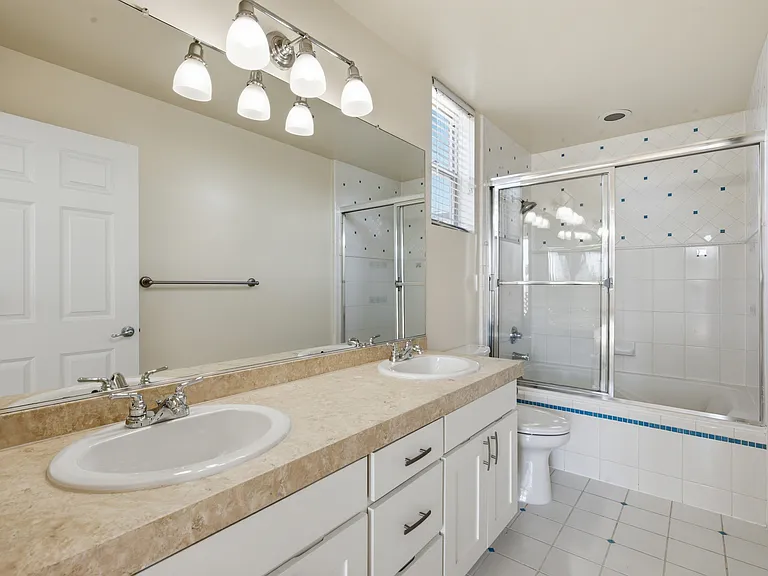 830 N Alfred St #202 — Photo 16