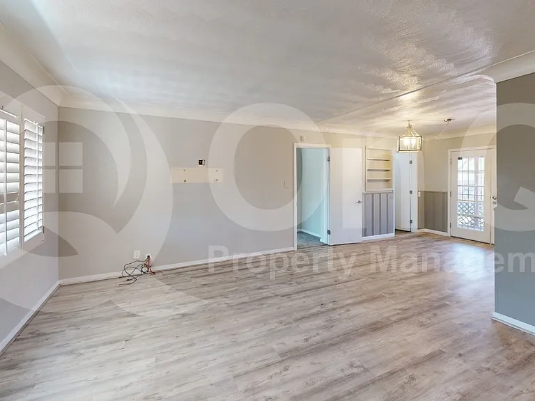 1305 E Water St — Photo 7