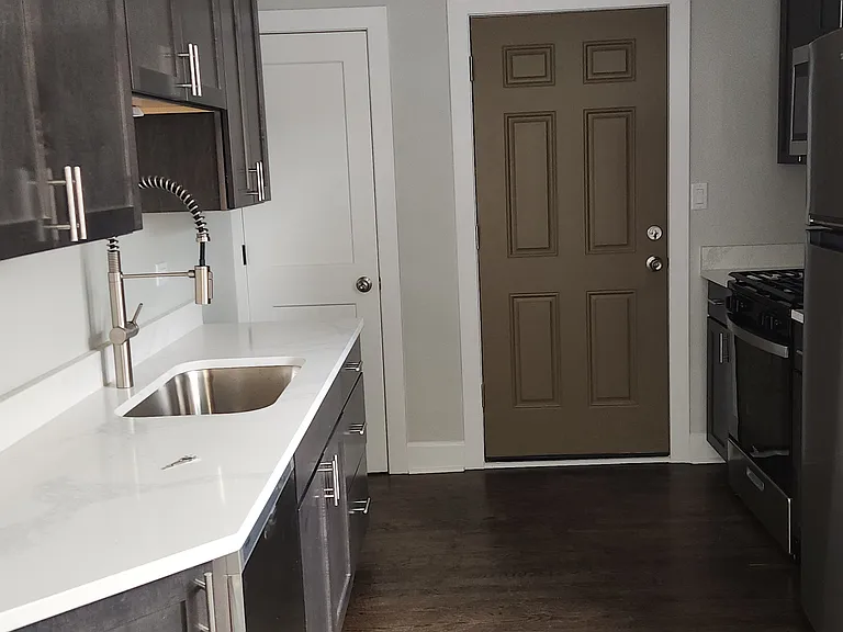 5521 W George St #2 — Photo 12