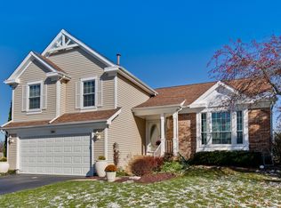 1663 Kennsington Ln, Crystal Lake, IL 60014