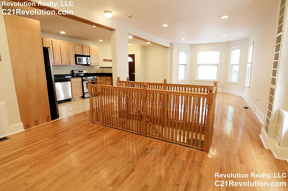 1st image of 25 Aspinwall Ave #1
