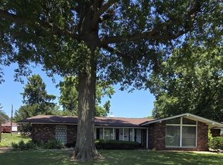 2021 Claudine Dr, Saint Louis, MO 63138
