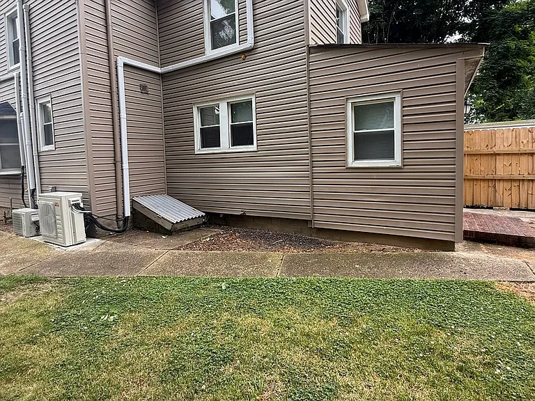 161 S Main St — Photo 16