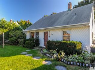 28 Cooper Ln, Levittown, NY