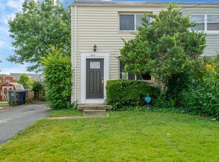 823 S Harrison St, Arlington, VA 22204