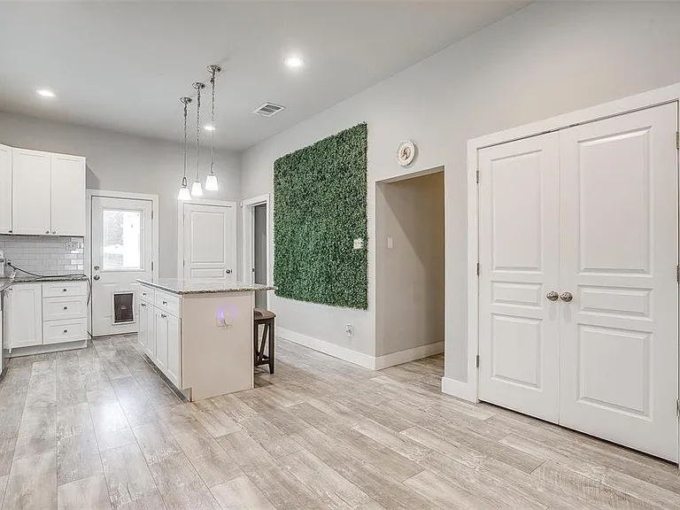 2905 S Jennings Ave — Photo 58