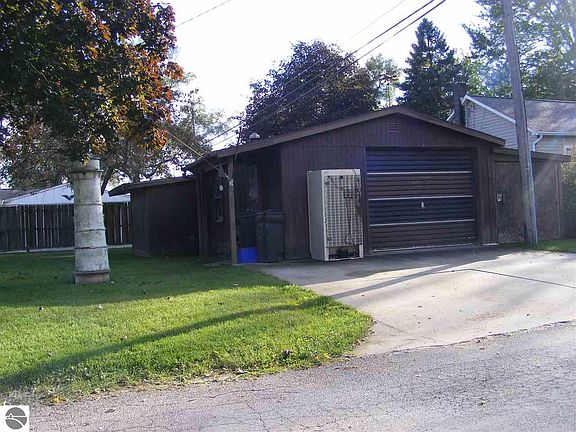 4th image of 502 S State St