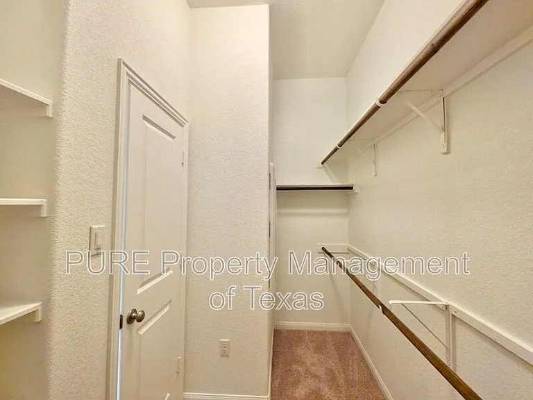 615 Linares Ln — Photo 16
