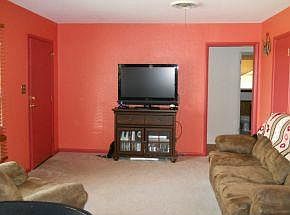 3rd image of 202 N Rainbow Dr