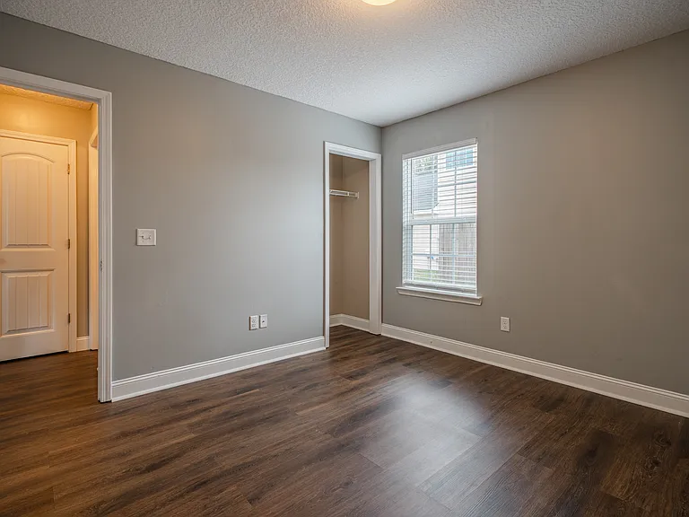 717 Highgrove Ct — Photo 27