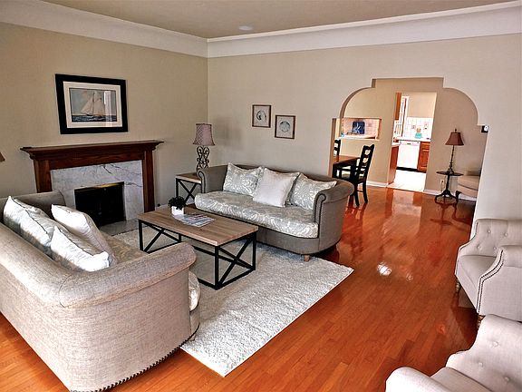 2nd image of 141 Venetia Dr
