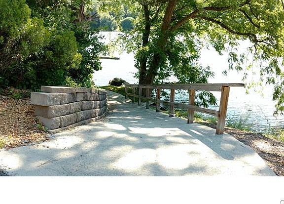 3rd image of 28 Candlewood Shr