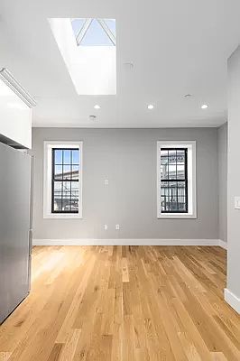 2nd image of 542 Chauncey St