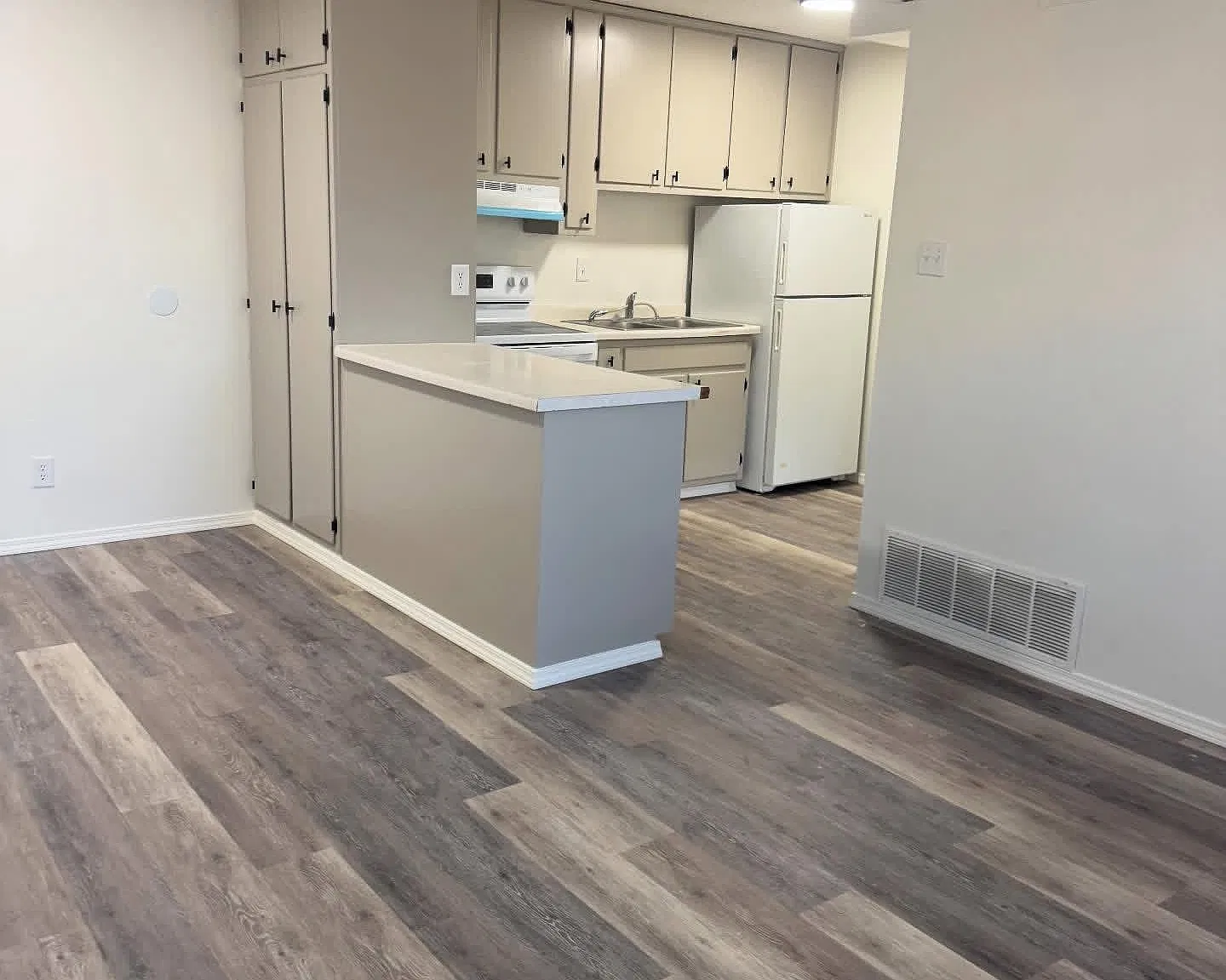 4331 12th Ct NW — Photo 3