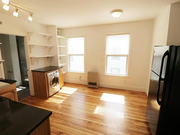 31 Frederic St #4 — Photo 4