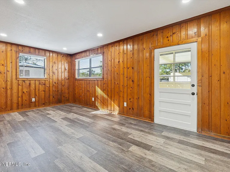 863 Westgate Dr — Photo 16