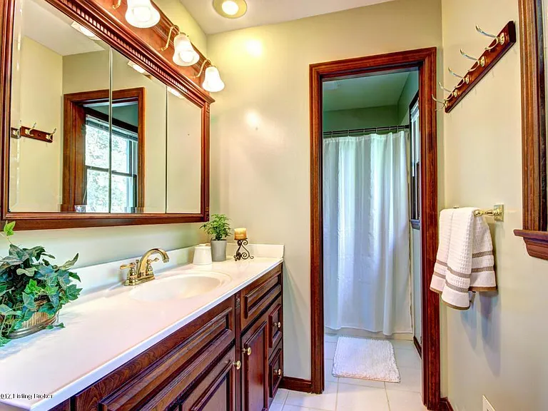 11207 Seatonville Rd — Photo 11