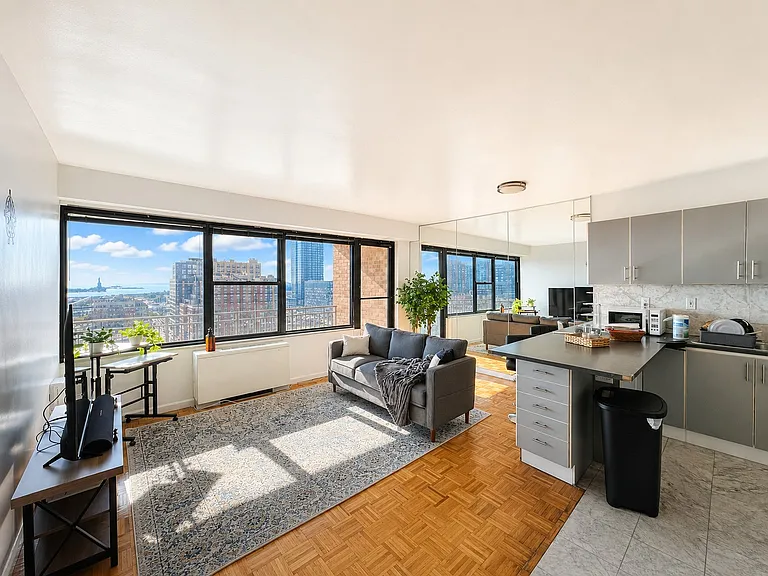 135 Montgomery St #15B — Photo 4