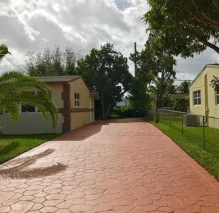 3rd image of 1040 NW 196th St