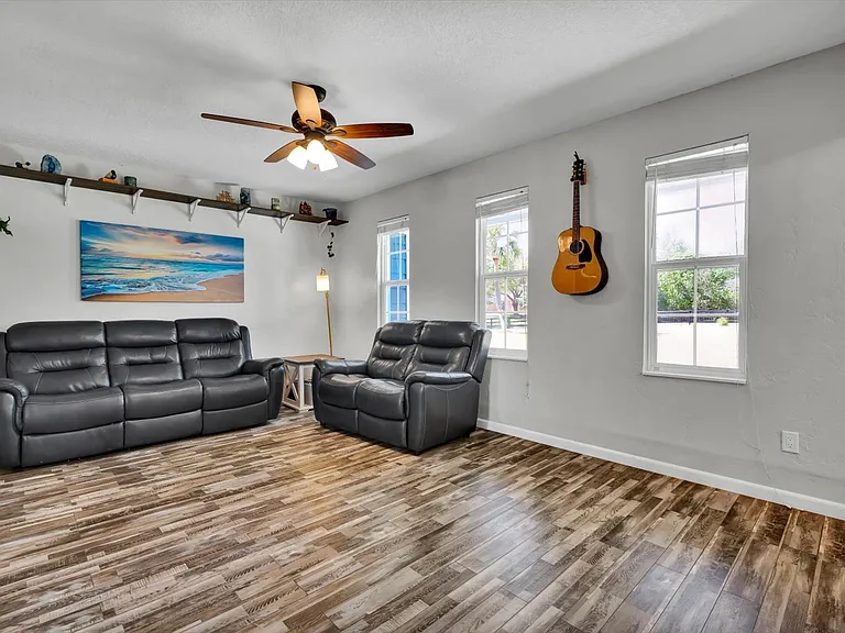 245 Country Circle Dr E — Photo 6