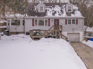 88 Lakeshore Dr, Oakland, NJ 07436
