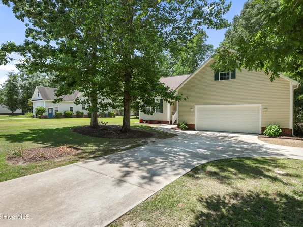 215 Oakmont Drive, Hampstead, NC 28443