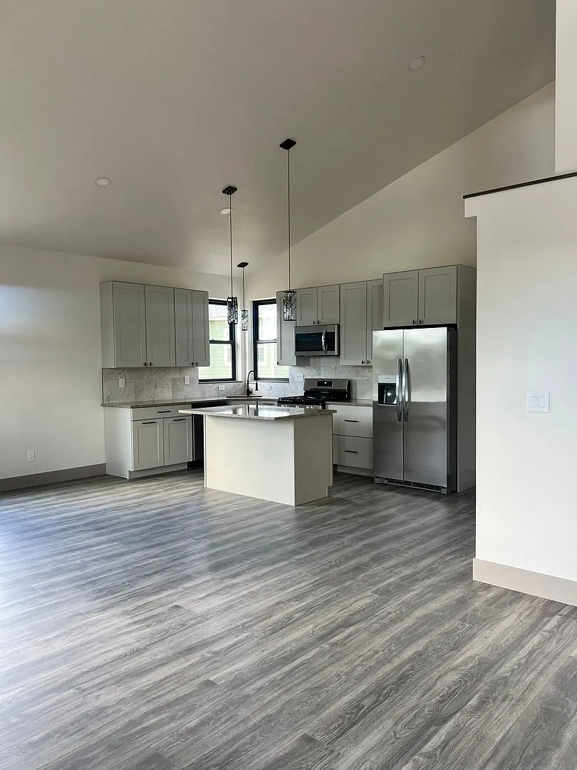 Beautiful New Lakewood Duplex #A — Photo 3