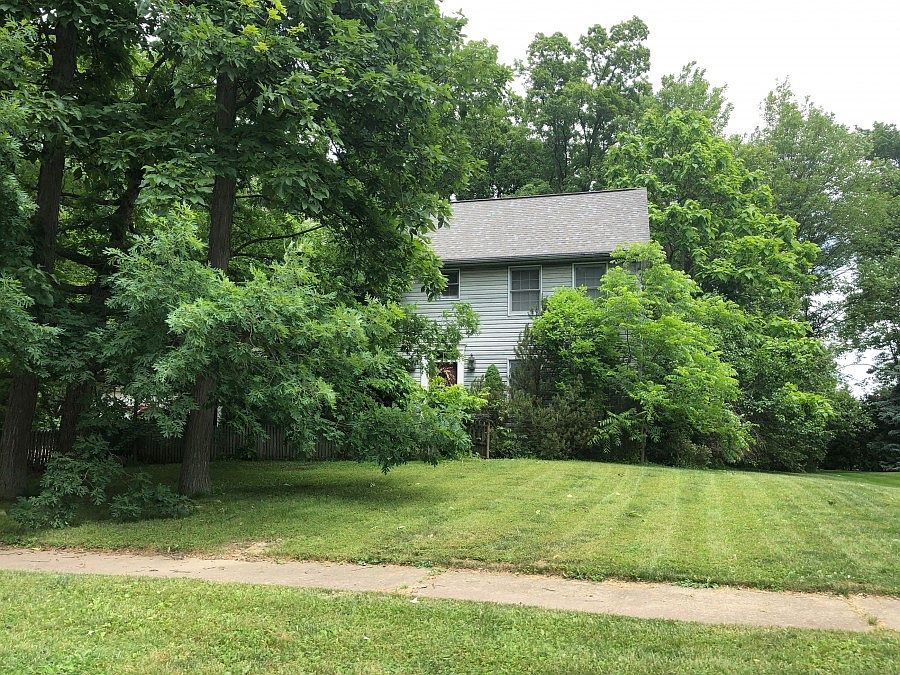 1st image of 1600 Greenbriar Dr