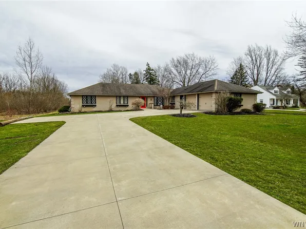 137 Ransom Rd, Lancaster, NY 14086