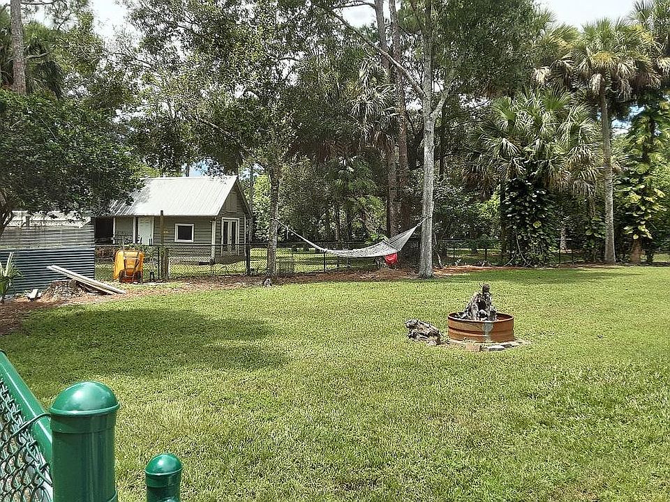 2nd image of 4700 SW Country Pl