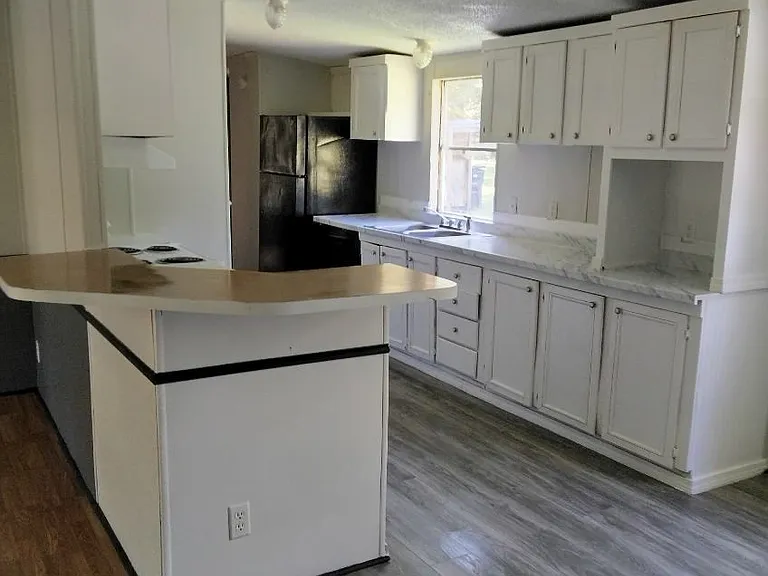 15509 Parret Ln — Photo 2