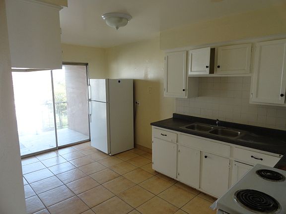 5th image of 3254 E Olive Ave APT D