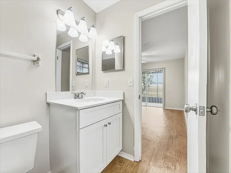 1171 La Mesa Ave — Photo 4
