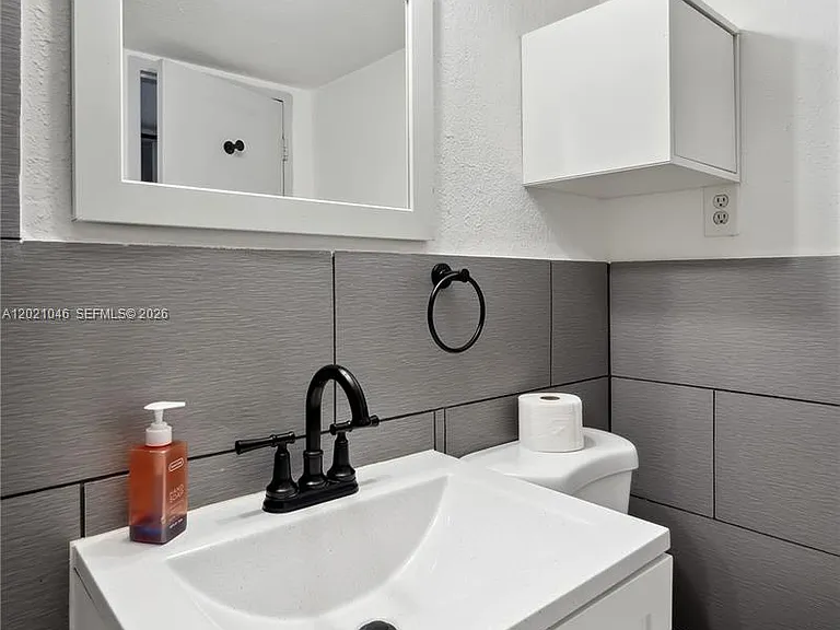 6484 Indian Creek Dr #109 — Photo 13