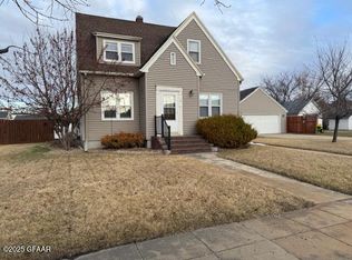 8 Hougen St N, Northwood, ND 58267