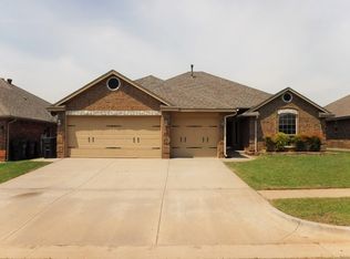 9101 Shady Grove Rd, Moore, OK 73160