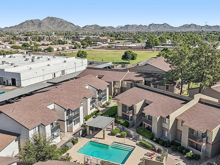 Tesoro Apartments — Photo 22