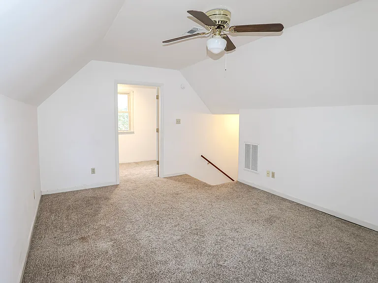 809 Houndslake Dr — Photo 27