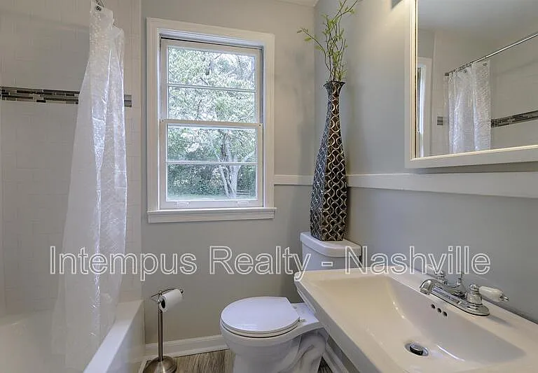 98 Oriel Ave — Photo 9