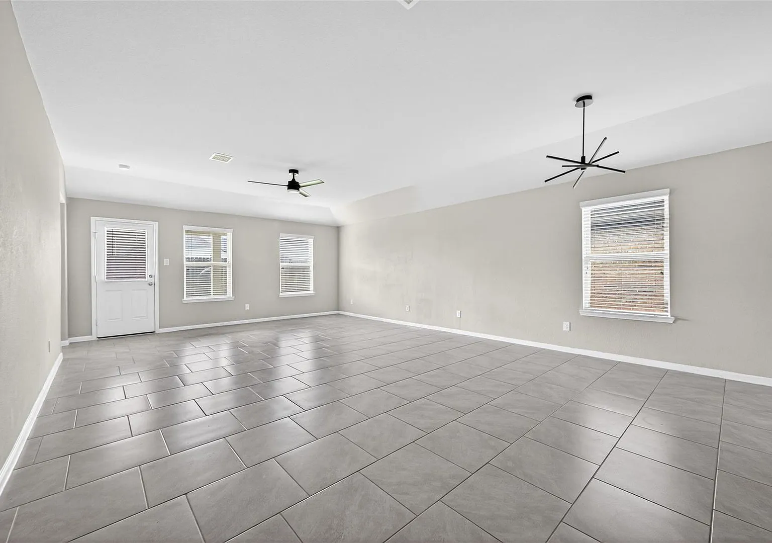 Located in the desirable Tamarron community, this well-maintained single-story home offers 4 bedr... — Photo 2