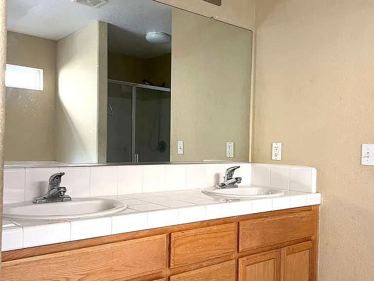 633 Langley Ct — Photo 6