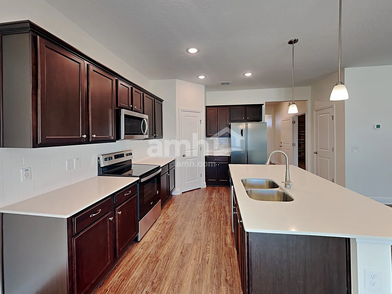 4 bed, 2.5 bath, 2297 sqft, $2,680 — Photo 3