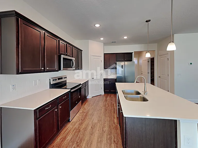 1179 Sky Lakes Dr — Photo 3