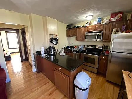 3 bed, 1.0 bath, $4,600 — Photo 3