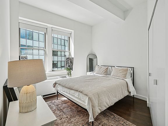5th image of 116 John St APT 2406