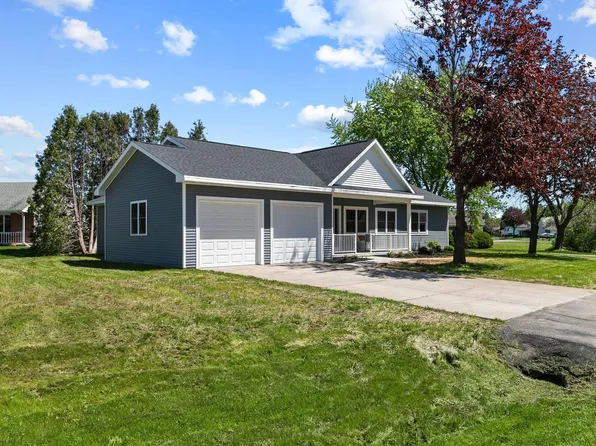 2888 Scenic Dr, Oshkosh, WI 54904