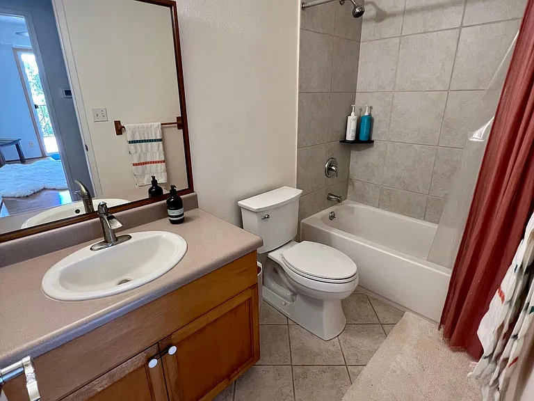 upstairs shared bathroom