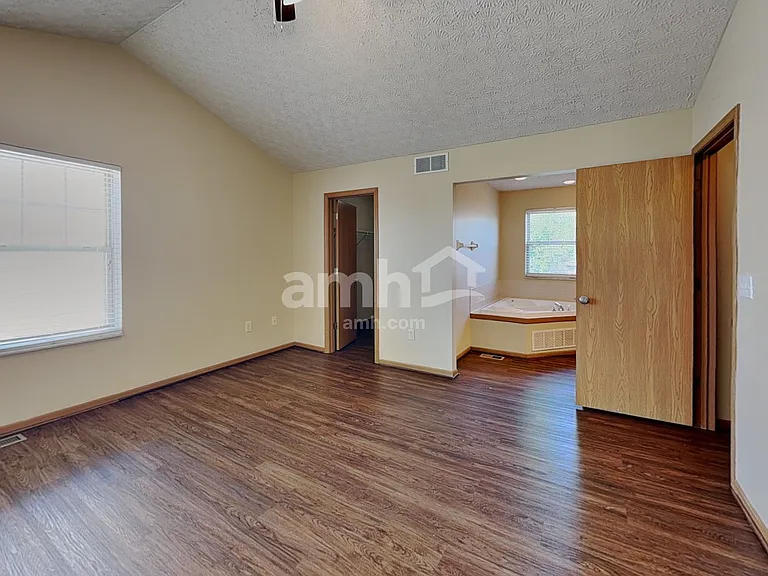 4308 Shady Meadows Dr — Photo 13